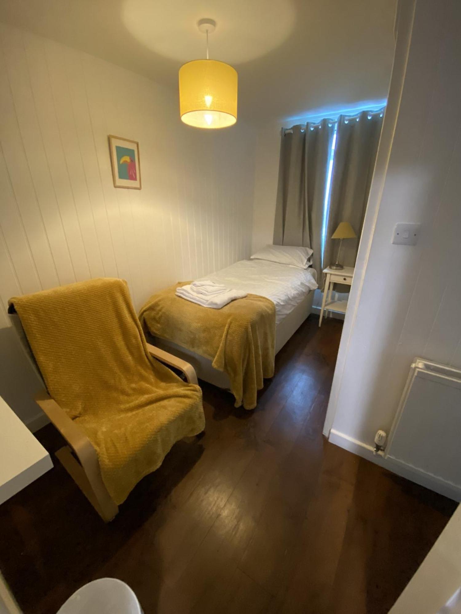 Wheatsheaf Hotel Newport  Habitación foto