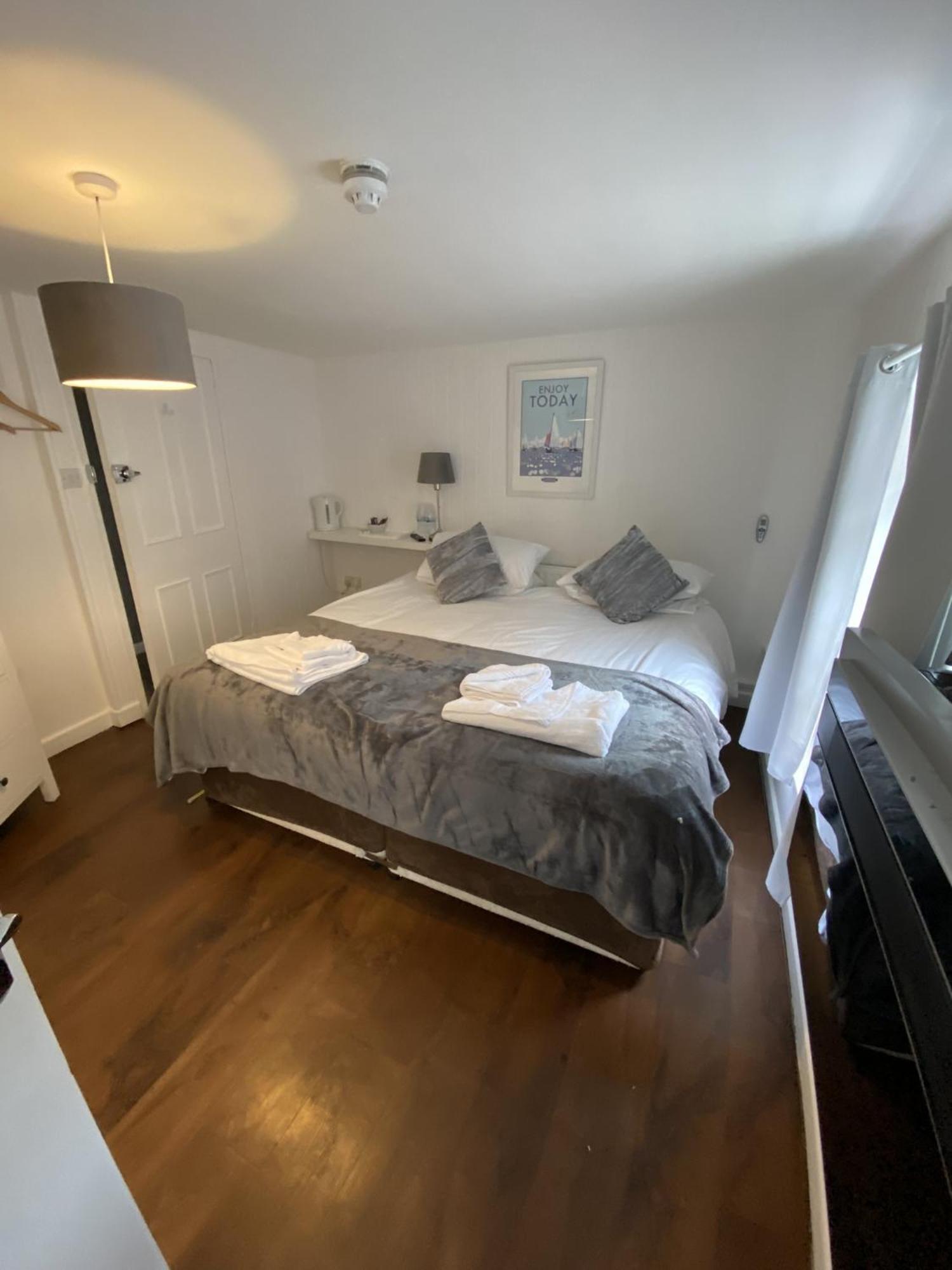 Wheatsheaf Hotel Newport  Habitación foto