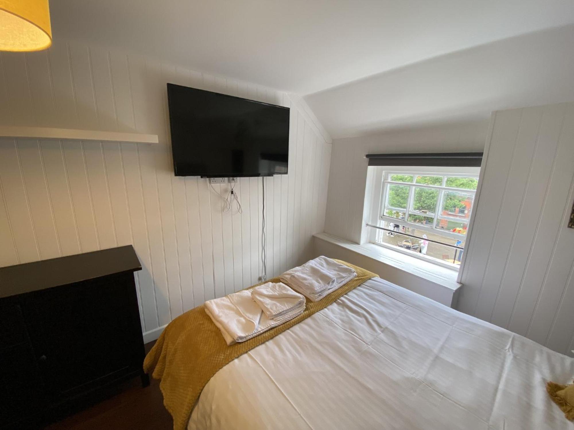 Wheatsheaf Hotel Newport  Habitación foto
