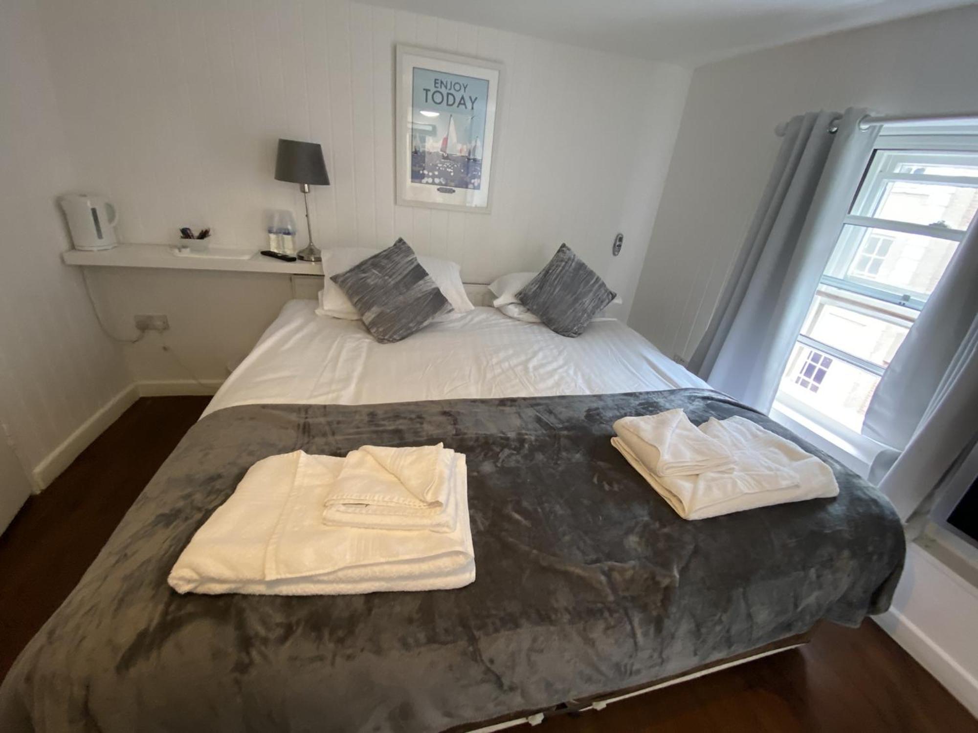 Wheatsheaf Hotel Newport  Habitación foto