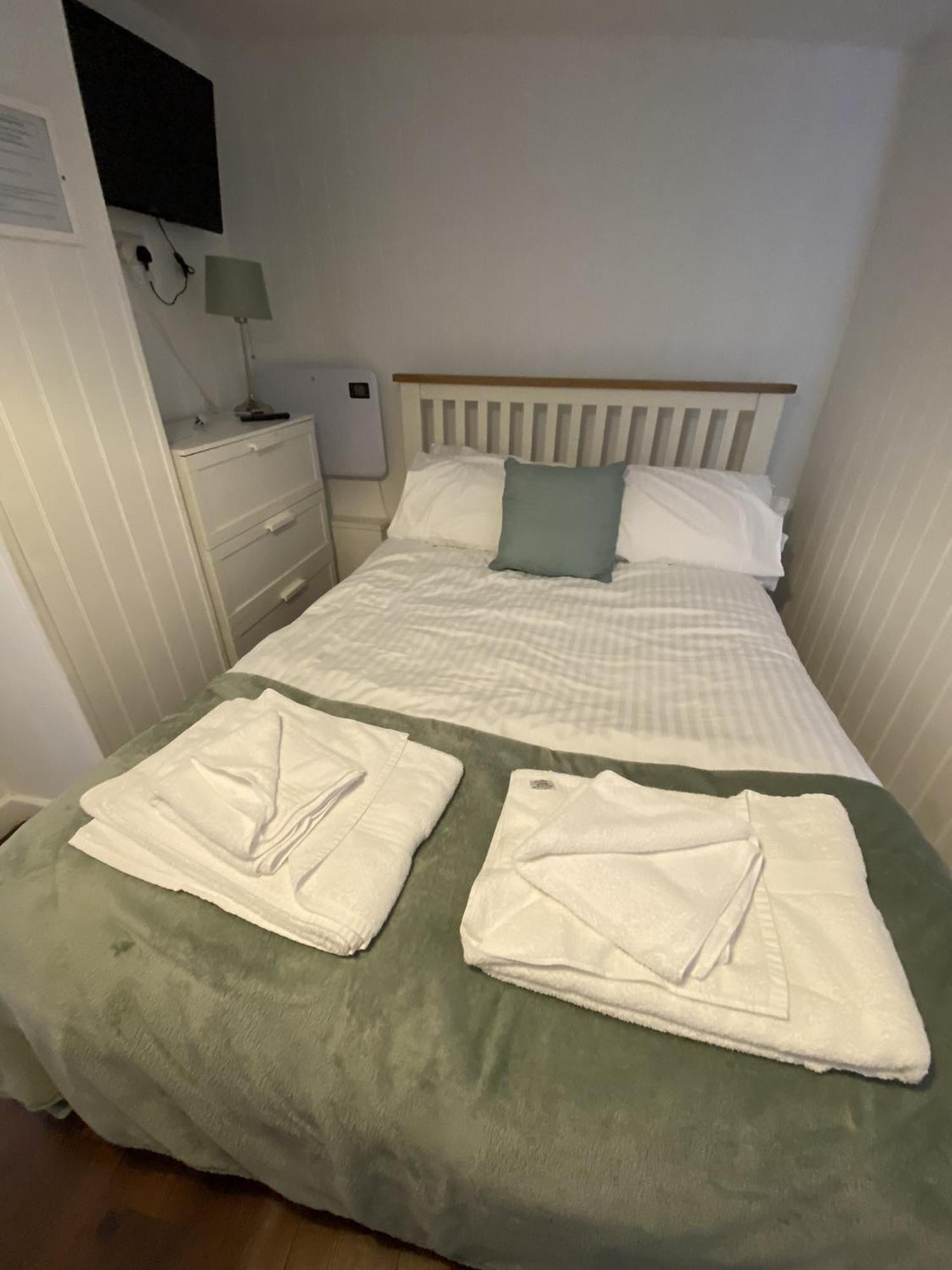 Wheatsheaf Hotel Newport  Habitación foto