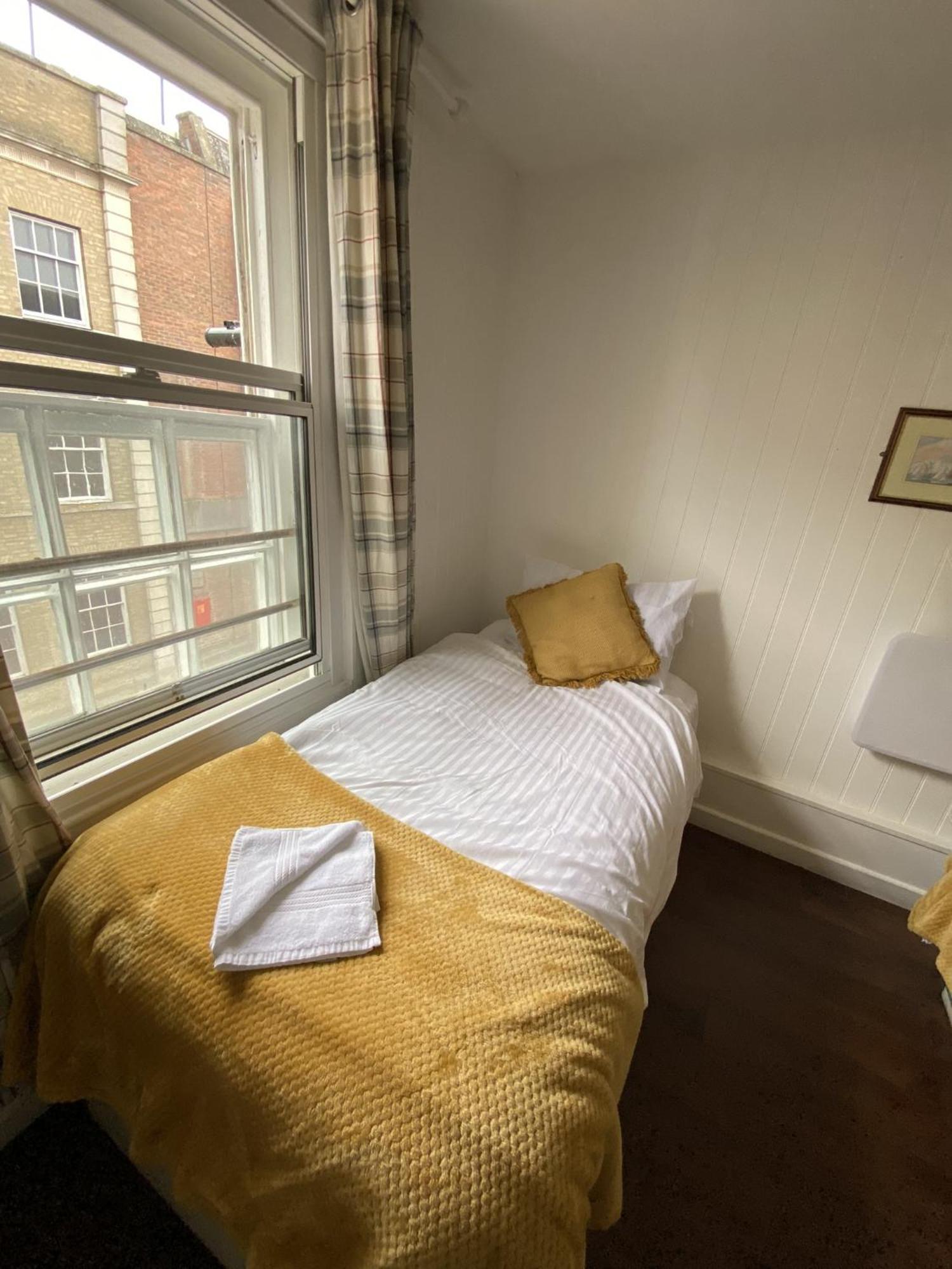 Wheatsheaf Hotel Newport  Habitación foto